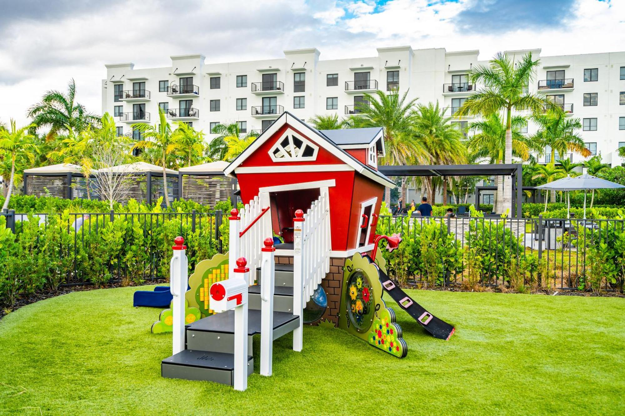 Amazing 2 Bedroom Unit In Doral Miami With Free Parking Hialeah Gardens Bagian luar foto