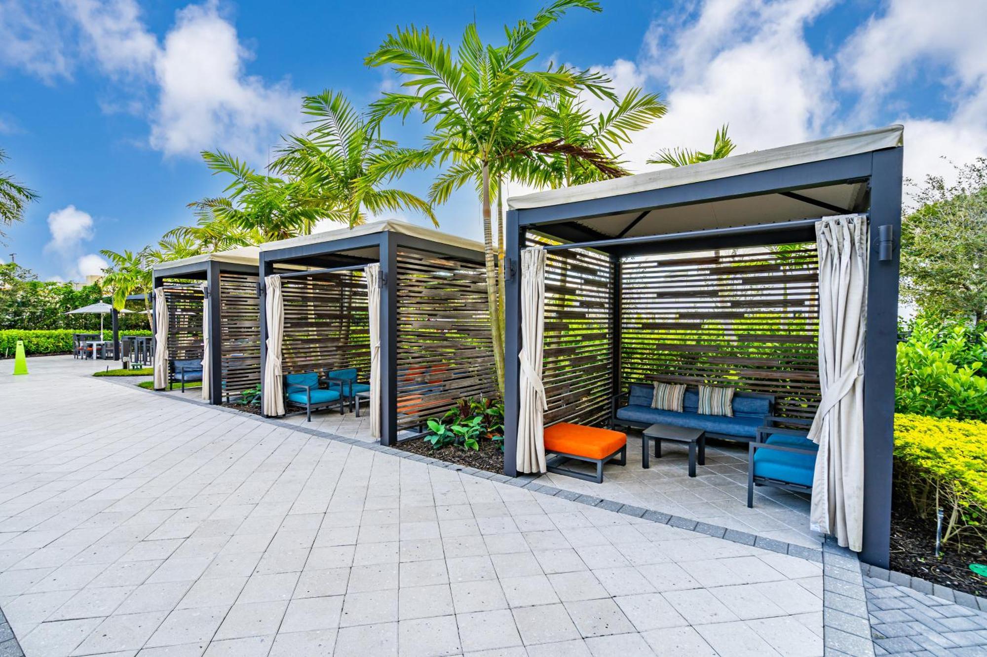 Amazing 2 Bedroom Unit In Doral Miami With Free Parking Hialeah Gardens Bagian luar foto