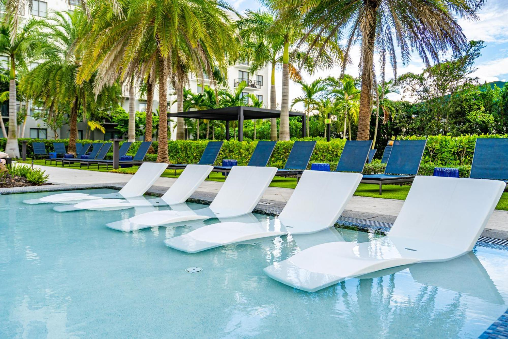Amazing 2 Bedroom Unit In Doral Miami With Free Parking Hialeah Gardens Bagian luar foto