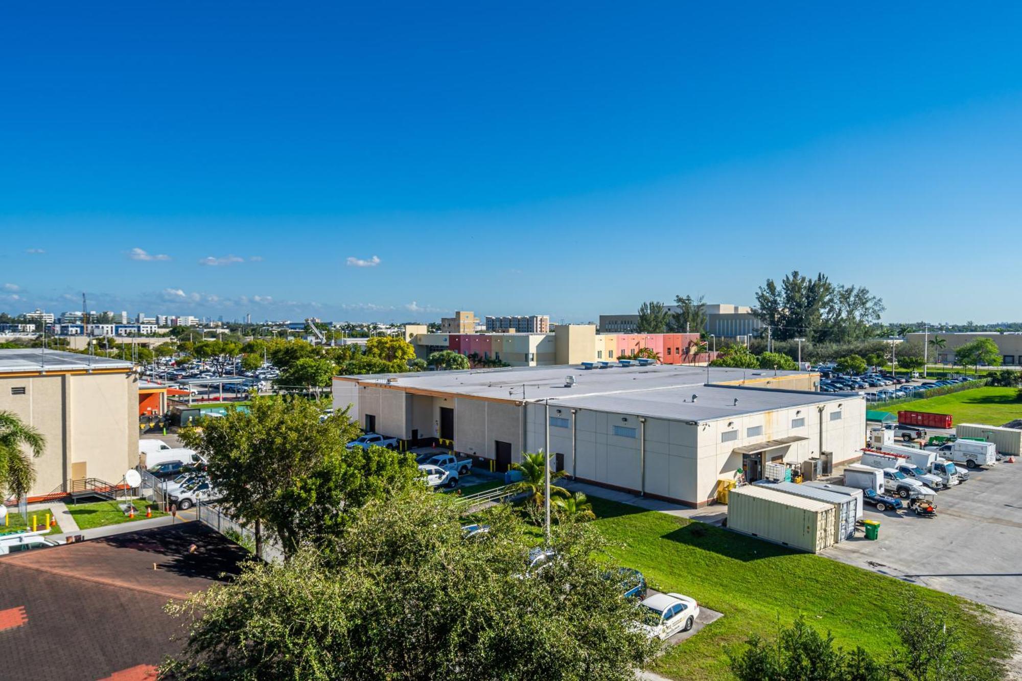 Amazing 2 Bedroom Unit In Doral Miami With Free Parking Hialeah Gardens Bagian luar foto