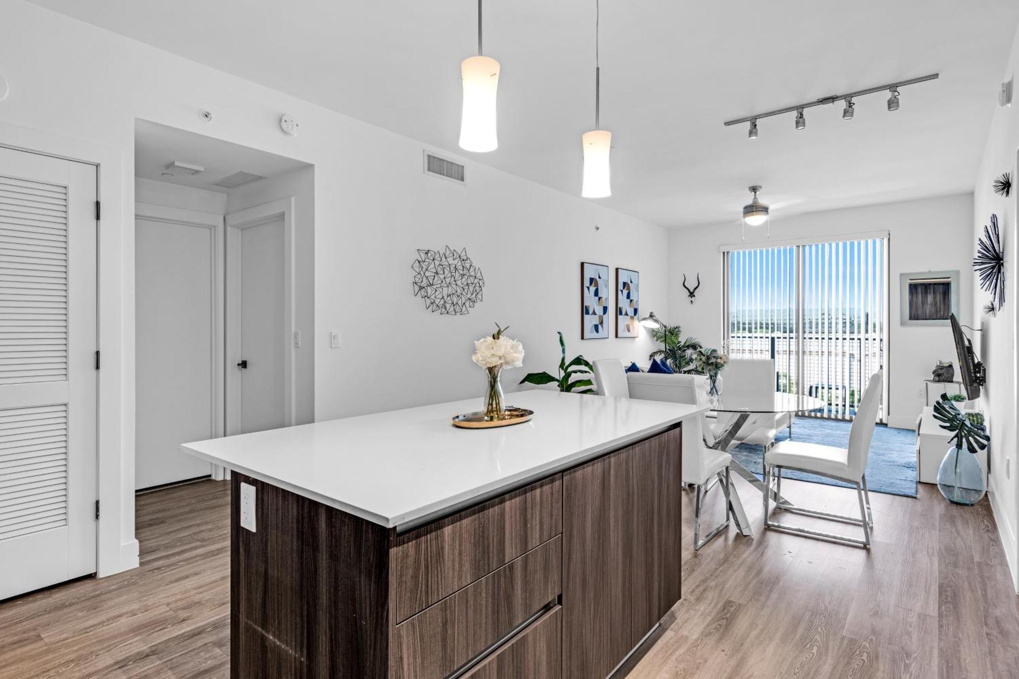 Amazing 2 Bedroom Unit In Doral Miami With Free Parking Hialeah Gardens Bagian luar foto
