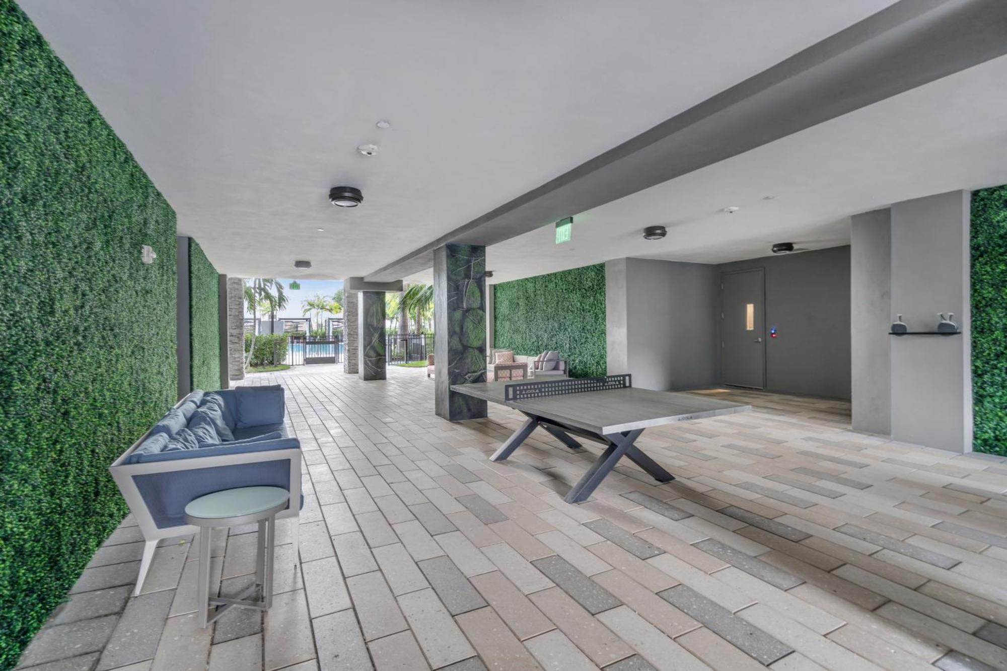 Amazing 2 Bedroom Unit In Doral Miami With Free Parking Hialeah Gardens Bagian luar foto